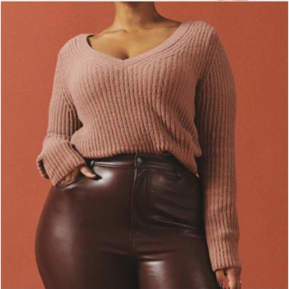 A&F DreamLush Slim V-Neck Sweater | Soft A&F Collection - Picture 9 of 9